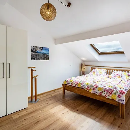 Apartment Am *
